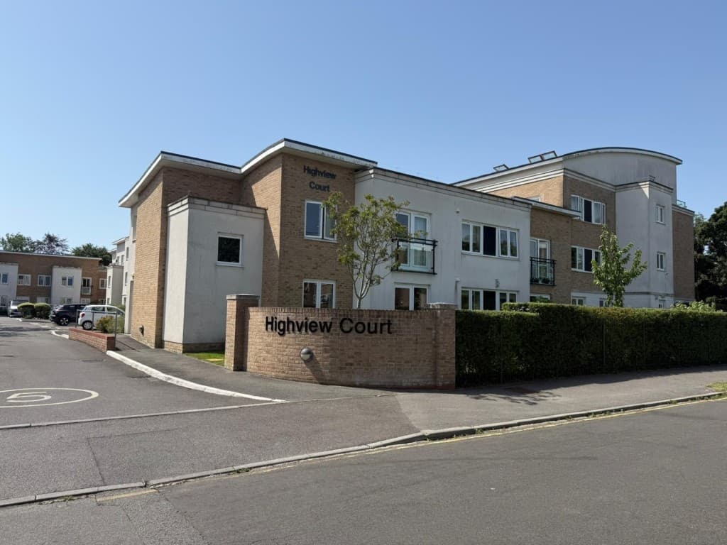 Retirement Flat In Popular Seaside Location