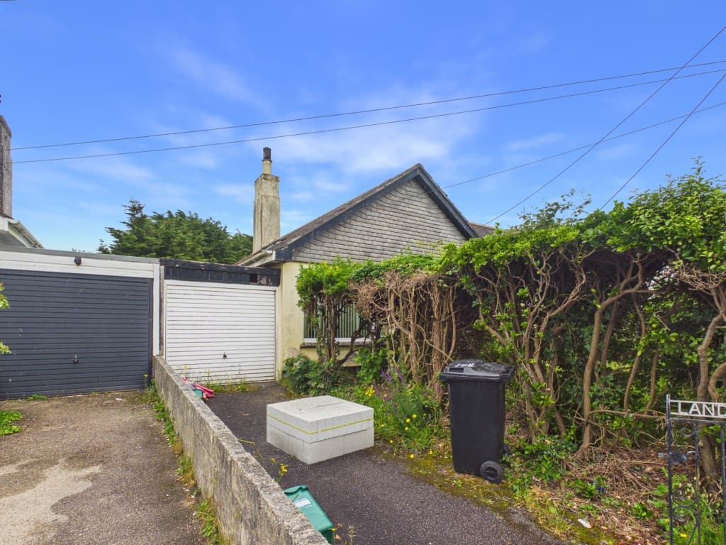 Link-Detached Two-Bedroom Bungalow For Updating