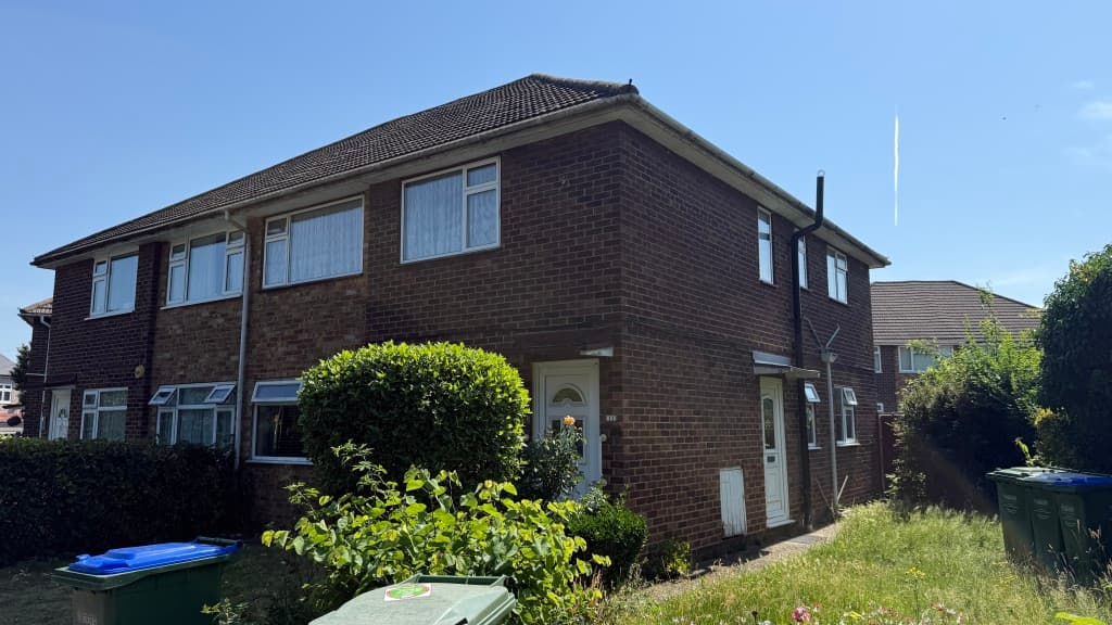 A Vacant First Floor Maisonette Requiring Improvement