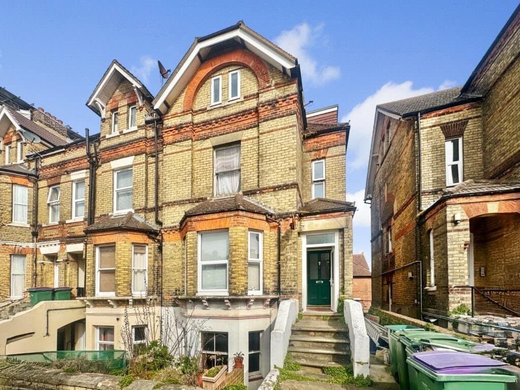One-Bedroom Garden Flat For Total Refurbishment