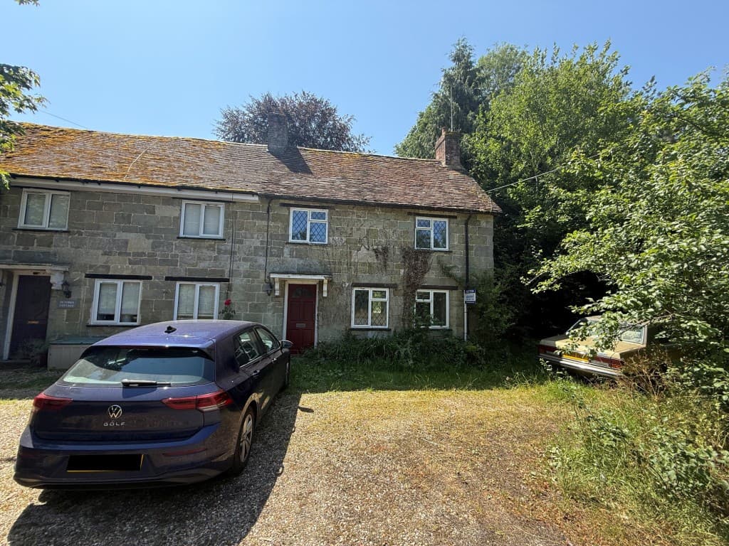 End-Terrace Cottage For Improvement