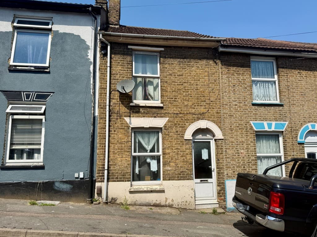 Mid-Terrace House For Refurbishment