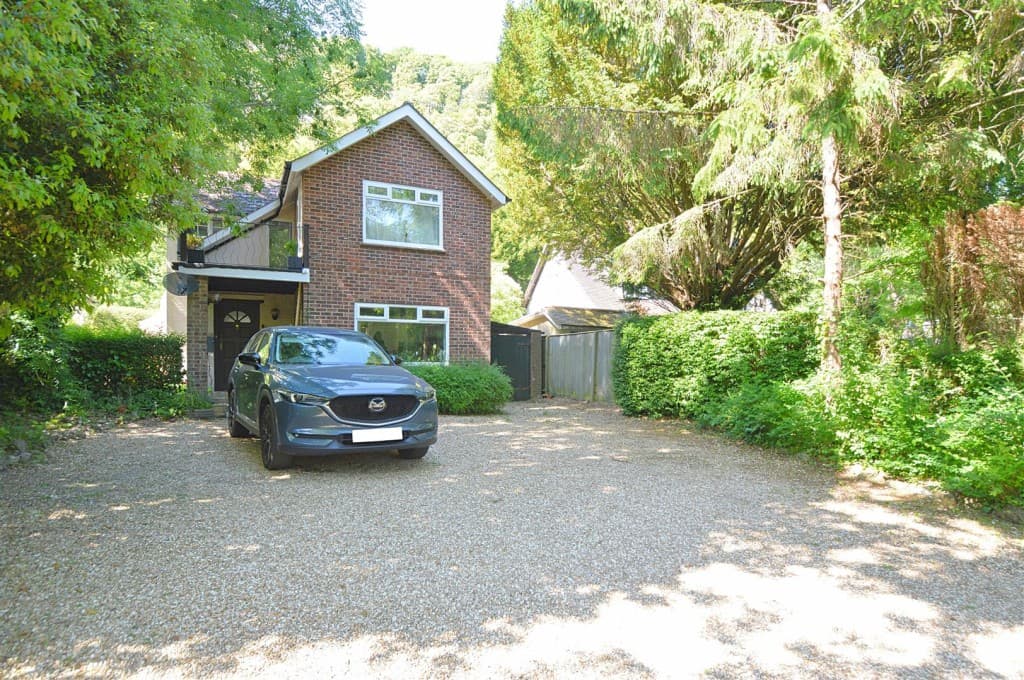 Freehold Detached House In Attractive And Quiet Setting