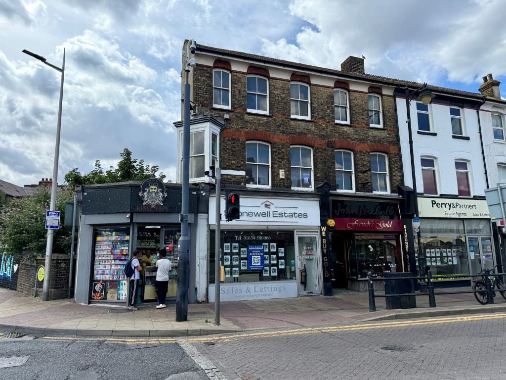 Freehold Property In Town Centre With Potential