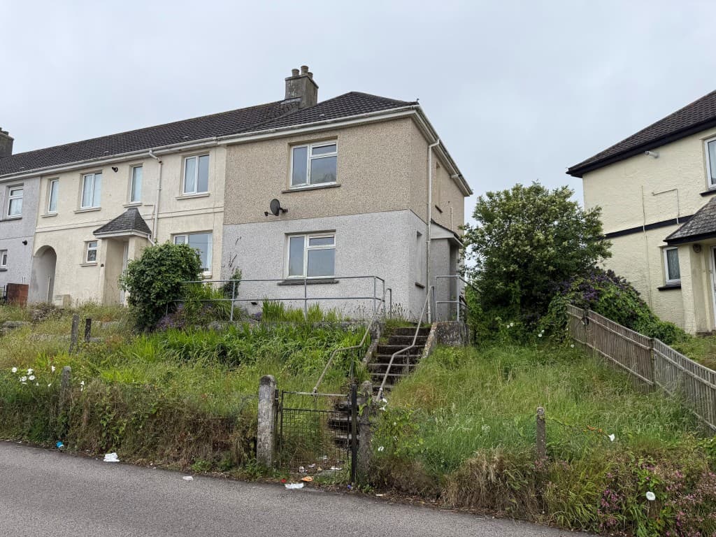 Two-Bedroom End-Terrace House For Improvement