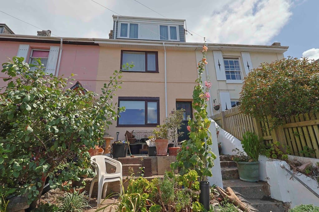 Mid-Terrace Property Arranged Over Three Floors In Popular Location