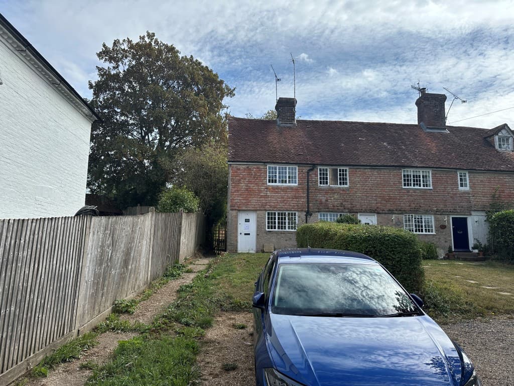 Two-Bedroom End-Terrace Cottage With Parking To Front And Garden To Rear