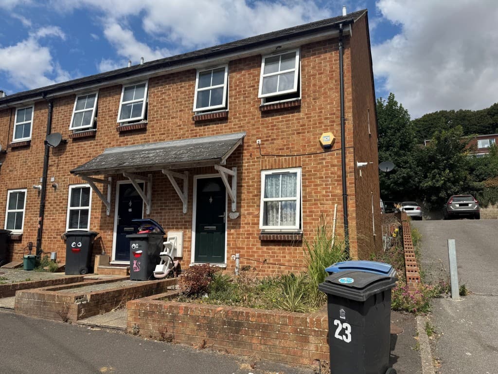 Freehold Two-Bedroom End-Terrace House With Parking