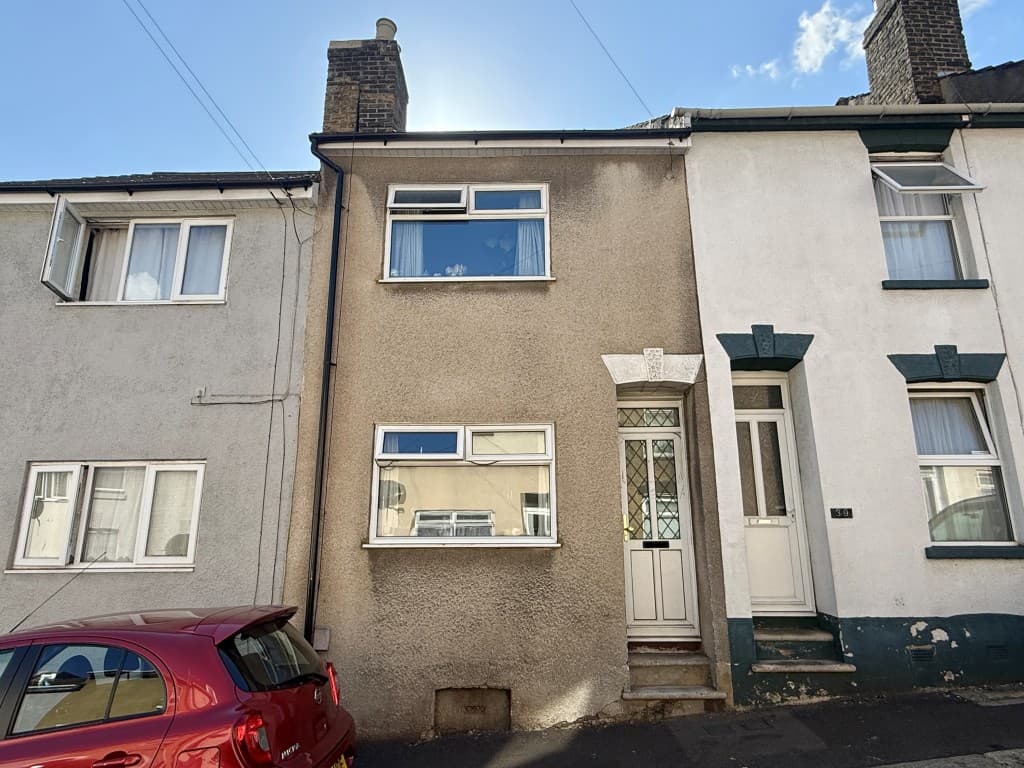 Mid-Terrace House For Refurbishment