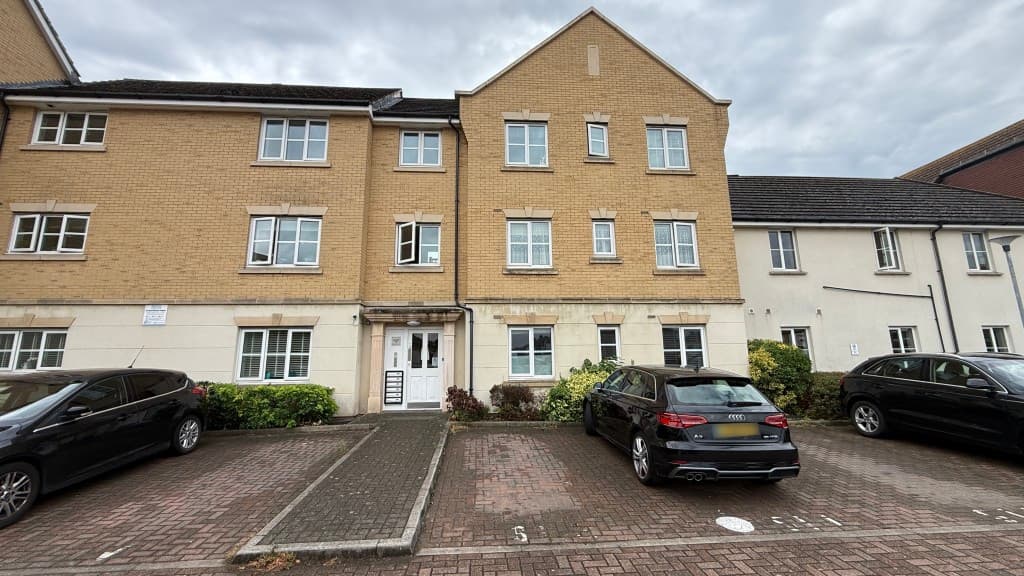 Vacant Ground Floor Flat With Parking