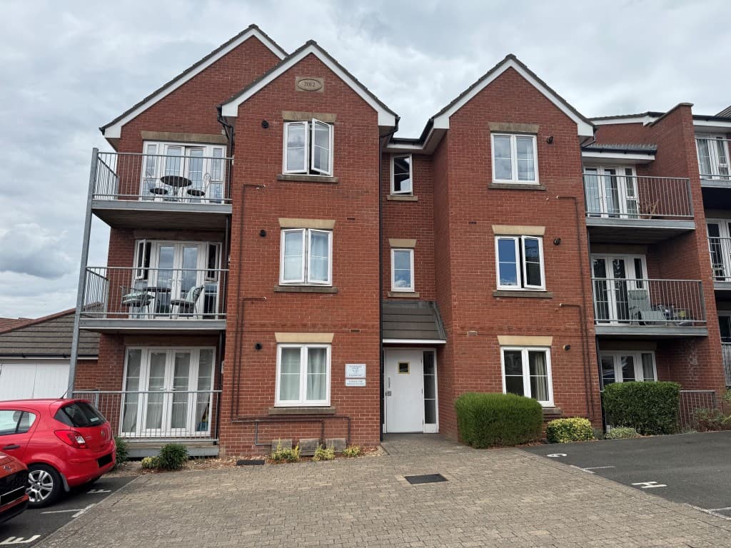 Ground Floor Flat For Investment With Allocated Parking