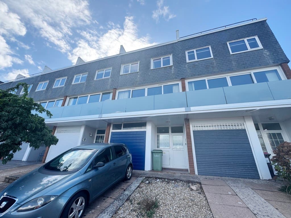 Mid-Terrace Property With Stunning Sea Views In A Popular Location