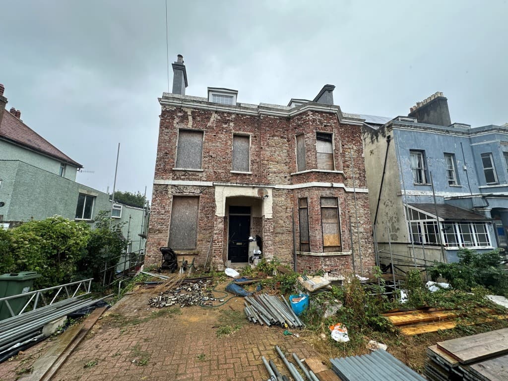 Detached Building In Need Of Repair And Refurbishment With Approved Planning