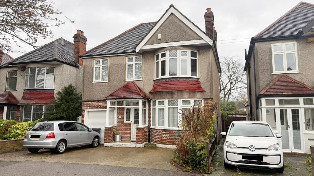 Detached Four-Bedroom House For Improvement And Repair