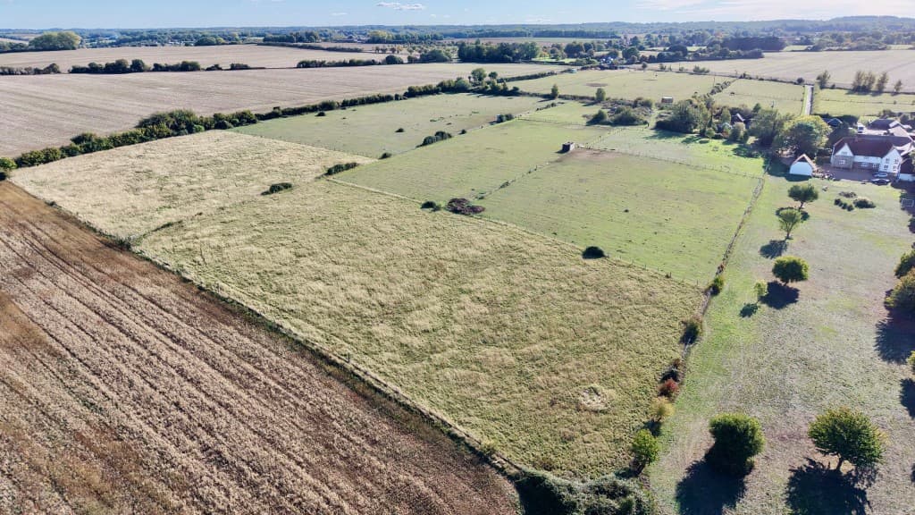 Granary And Outbuildings On Approx 14 Acres With Fenced Paddocks In Rural Location