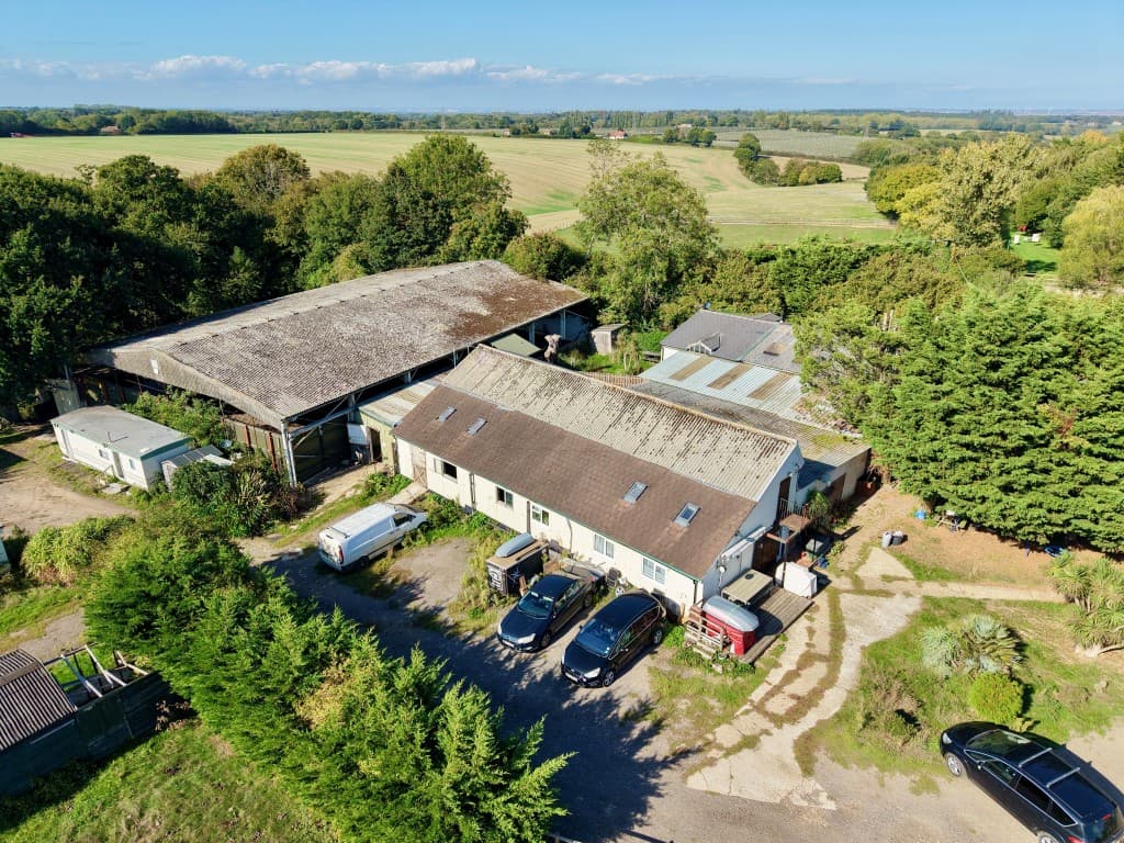 Equestrian Facility - Indoor Manège, Stables, Paddocks And Accommodation