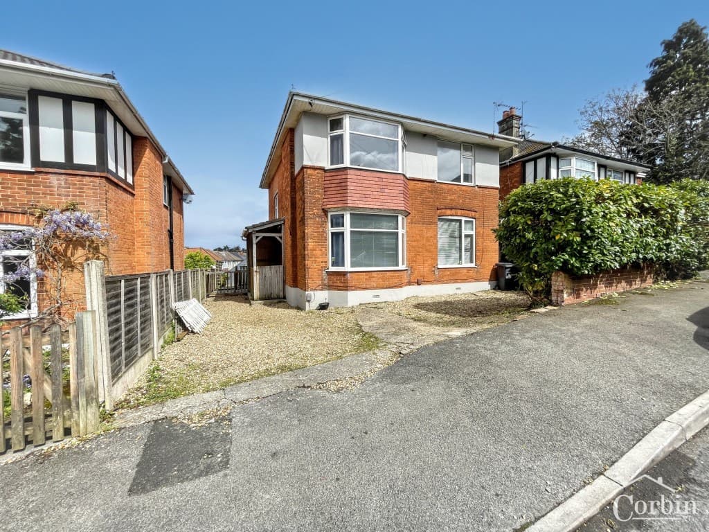 Detached House For Improvement