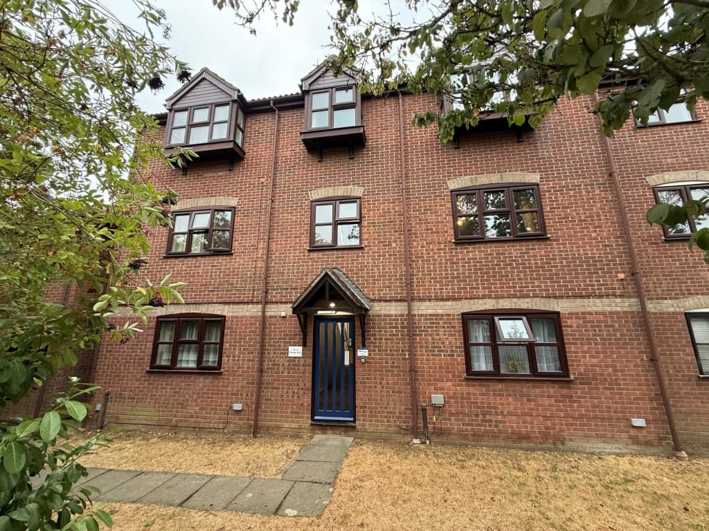 Vacant One-Bedroom First Floor Flat For Improvement