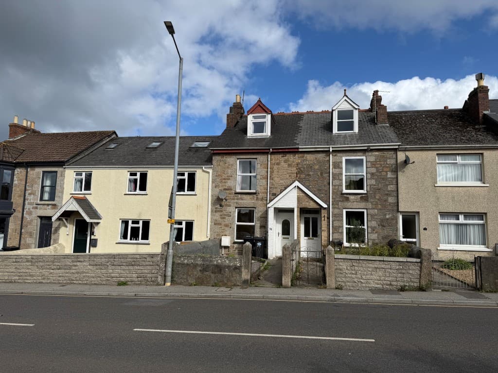 Three Storey Terraced House With Garage, Close To Town Centre