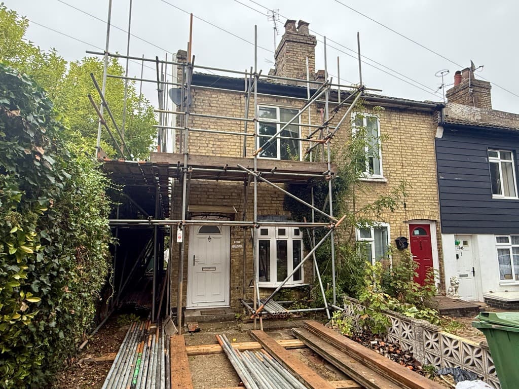 End-Terrace House For Repair