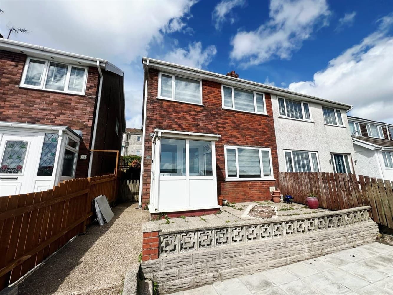 Lovely Turn-Key Ready Semi-Detached House