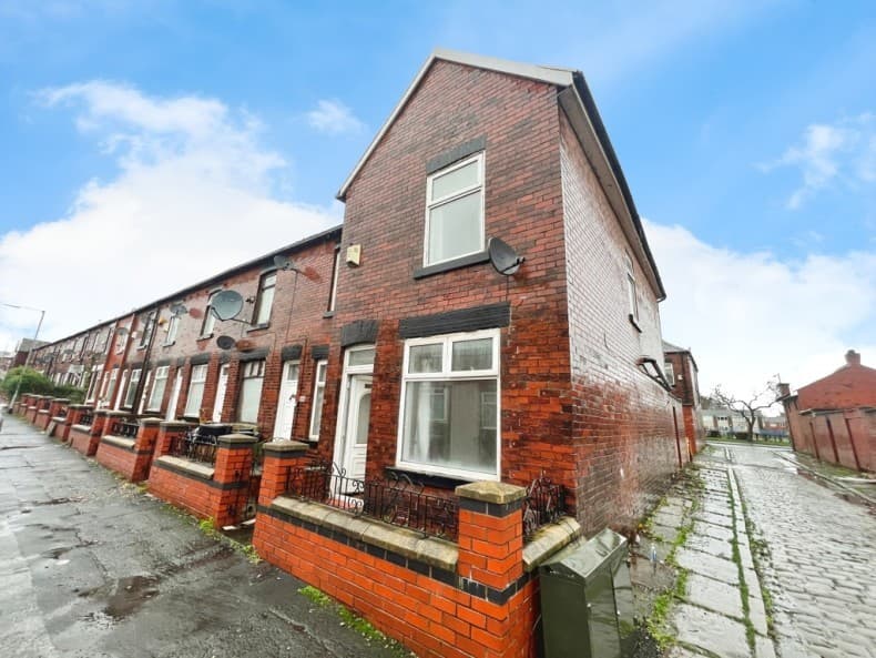End-Terraced House Close to Bolton School