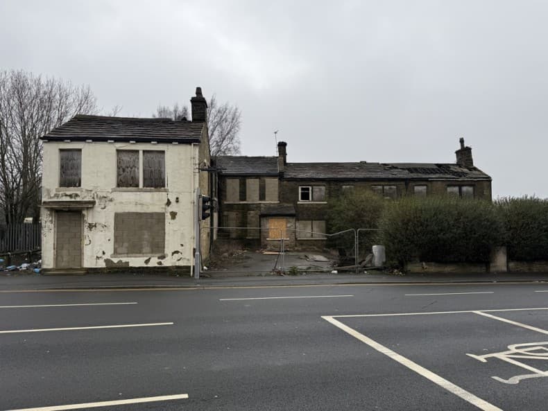 Former Pub And Cottage